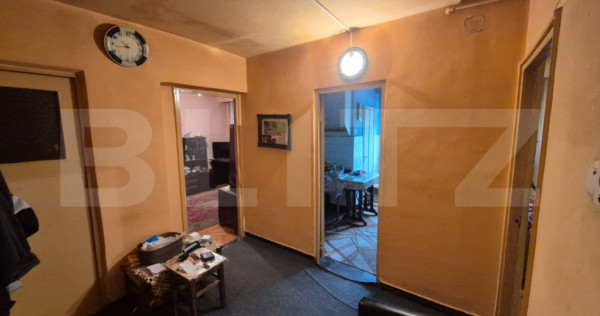 Apartament de vanzare, cu 2 camere, decomandat, zona Mihai E