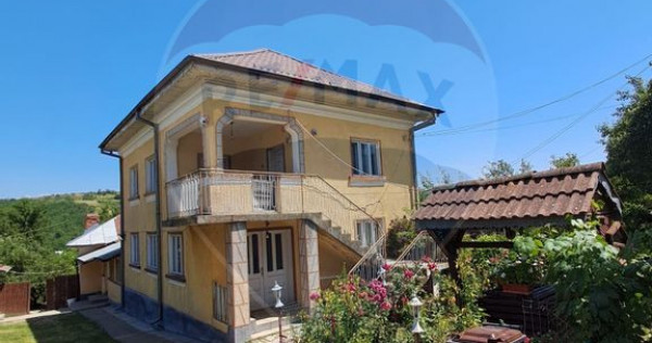 Casă / Vilă cu 4 camere de vânzare în zona Central in...