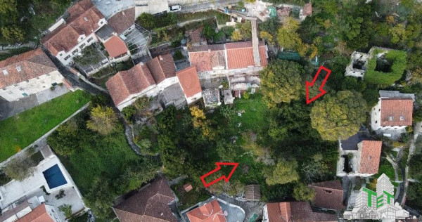 Teren de in Kotor Muntenegru