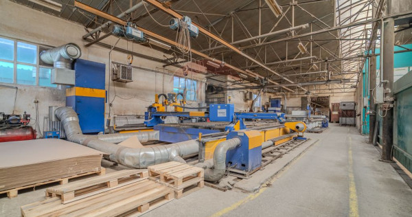 Spațiu industrial de 1,690mp, teren 3800 mp la 2 km de B...