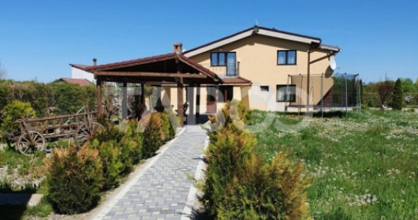 Casa la 5 minute de Fagaras Ultramoderna 300 mp utili la che