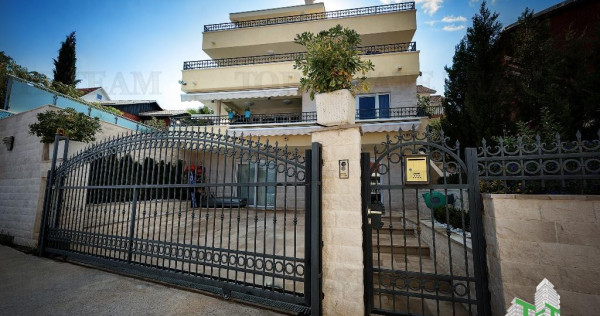 Vila de in Tivat Muntenegru