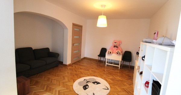 Apartament cu 3 camere in zona Centru, langa Banca Nationala