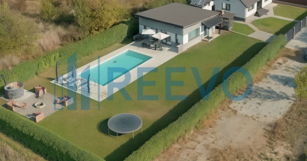 Proprietate Premium cu Două Case și Piscină în Hemeiuș