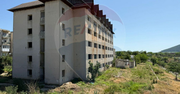 Bloc P+4 de vanzare, 40 apartamente, 2300 mp utili, BABADAG