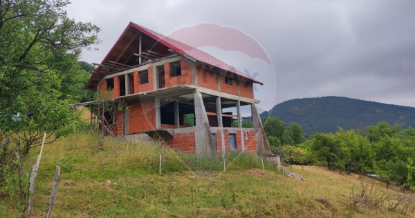 Casă de vacanta cu 6 camere de vanzare Suncuius