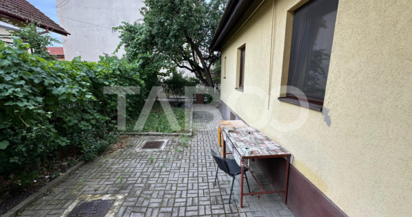 Casa individuala curte libera 300mp 8 camere zona Calea Popl