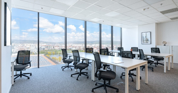 Spațiu de birou tip open-plan pentru 10 persoane în Regus Iulius