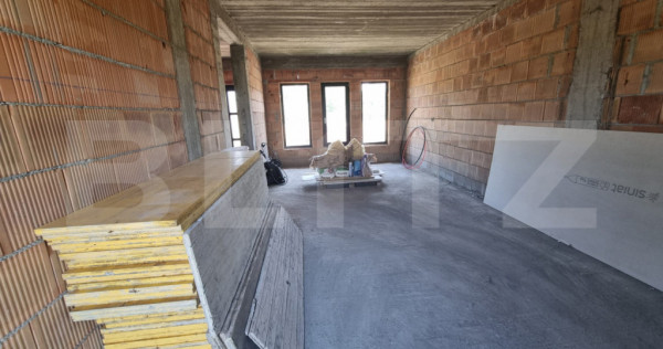 Casa in rosu, 93 mp , zona Martinesti