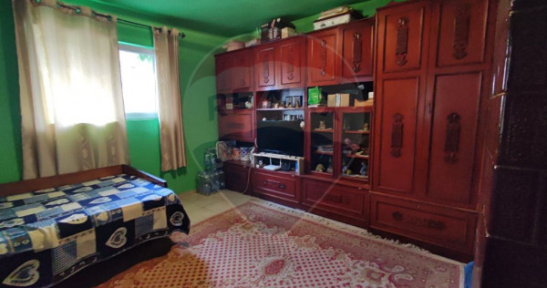 Casă cu 4 camere si teren de v&acirc;nzare in com. Husasau de Tinca/Fonau