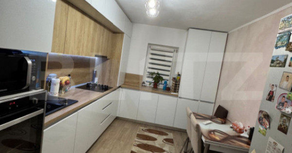 Apartament cu 3 camere, 65 mp, balcon de 3.5 mp, zona Marast