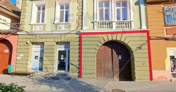 Apartament spațios cu 4 camere, zonă centrală – Sigh...