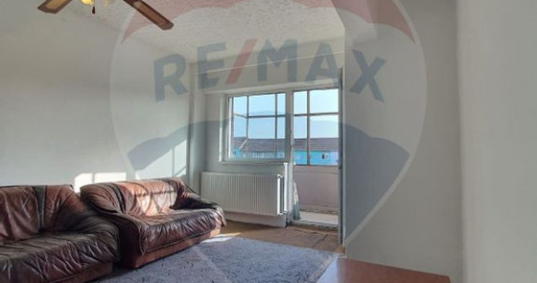 Apartament cu 3 camere de vânzare în zona Vitrometan