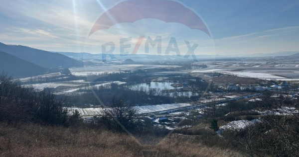 Teren de vânzare - 207.000 mp în Benesat, cu panoramă ...