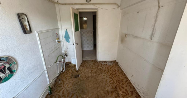 Apartament 3 camere, 70mp, etaj 4/4 cu acoperis, zona Casa d