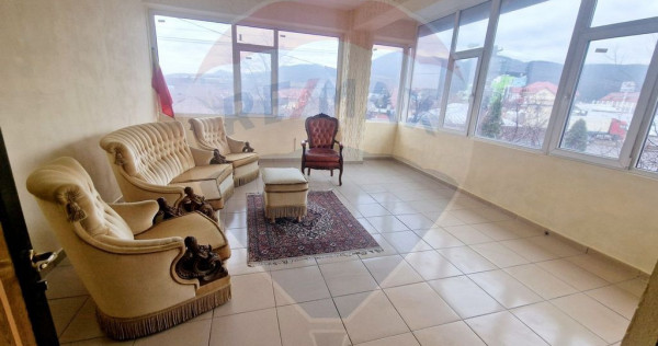 Vilă spațioasă de &icirc;nchiriat &ndash; 1 Mai, Piatra Neamț