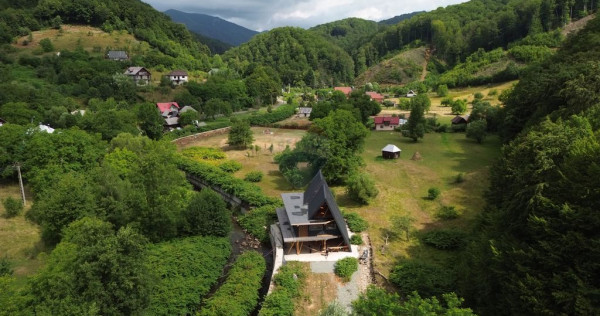Cabană modernă tip A-frame de 312 m&sup2; de v&acirc;nzare &icirc;n z...