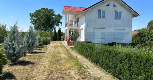 Domeniu de vanzare cu 17.000 mp teren, sat Oboga