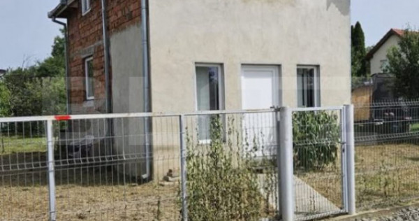 Casă de vanzare, 37 mp utili/nivel, teren 500 mp, zona Berc