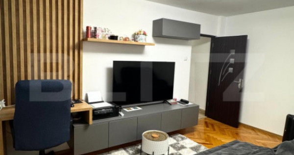 Apartament de vanzare, cu 3 camere, decomandat, etaj 1, zona