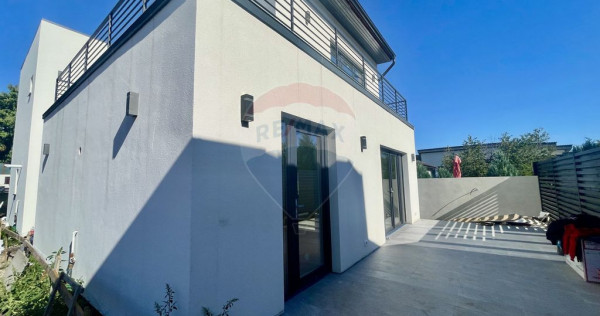 Casă / Vilă cu 4 camere de vânzare în zona Nord