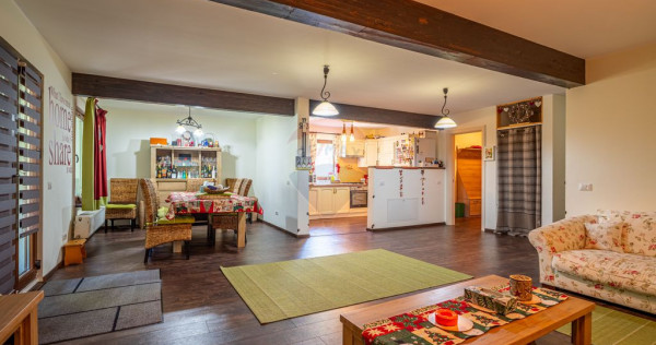 Casă P+M cu 6 camere în Bușteni - Zona Zamora