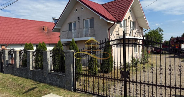 Casa de vanzare in Bacau Saucesti spatioasă cu etaj separat