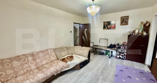 Apartament semidecomandat, 3 camere, Craiovita Noua, zona Pi