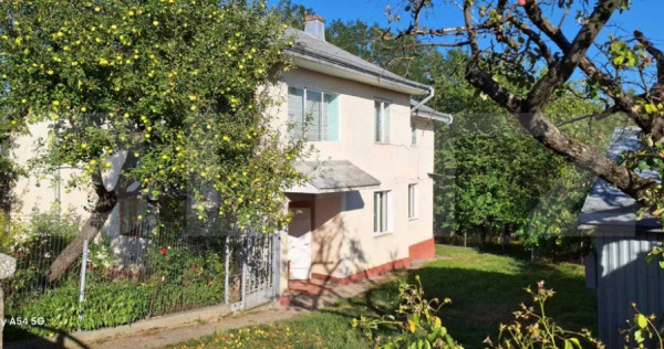 Casa cu etaj, 160 mp utili, 1352 mp teren, zona Burdujeni