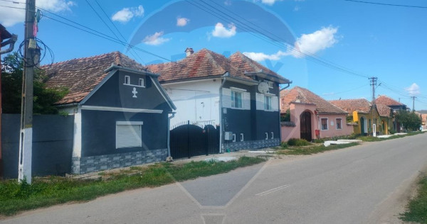Casă la tara in satul Retis, comuna Bradeni, aproape de ...