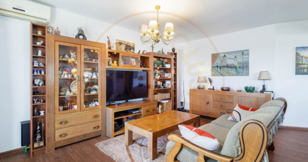 Clădire Modernă, Ideală pentru Locuință sau Afacere, cu