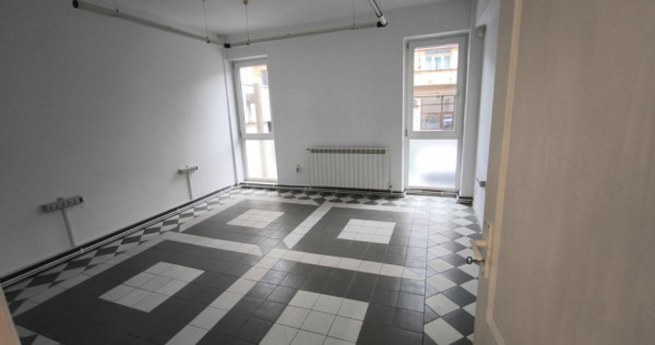 Ultracentral -spatiu comercial cu parcare pentru activitati