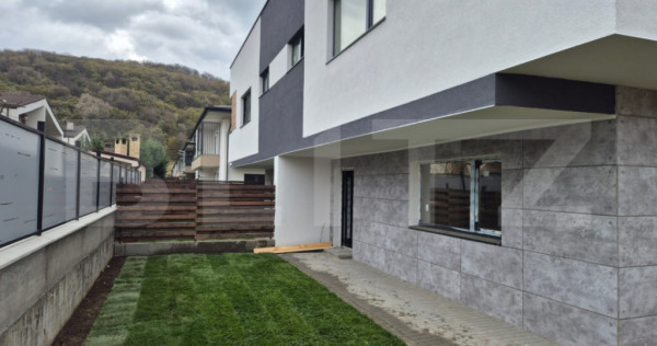 Case cuplate cu 4 camere, 150 mp, terasa circulabila 75 mp,