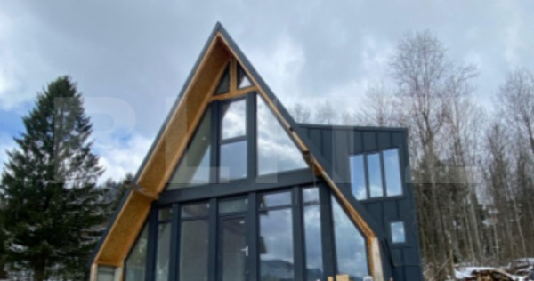 Doua cabane tip A, de vanzare, cu priveliste panoramica spre