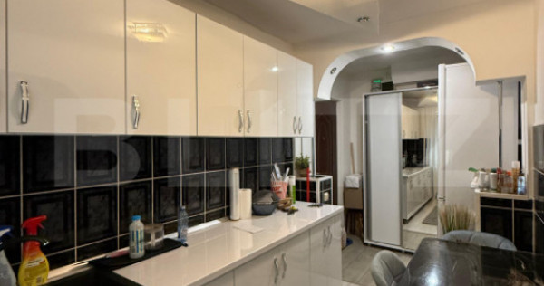 Apartament cu 3 camere, etajul 1, zona-Comuna din Paris