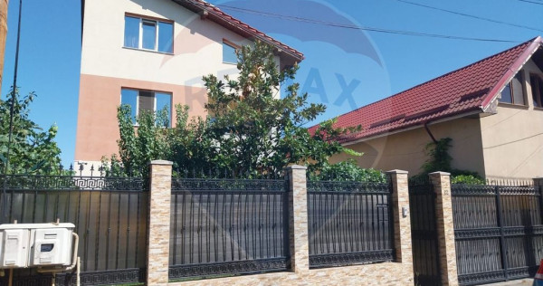 Casă / Vilă cu 9 camere de vânzare în zona 1 Mai