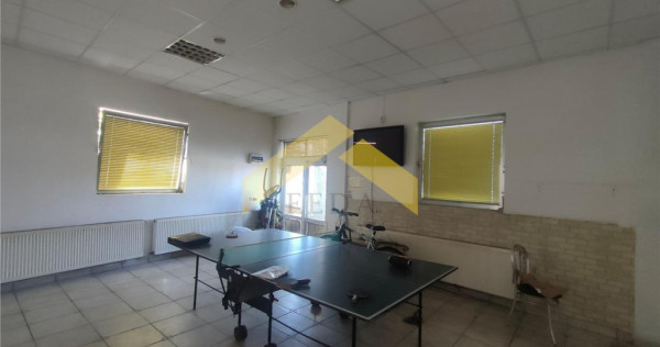 Spatiu comercial de inchiriat zona Parneava