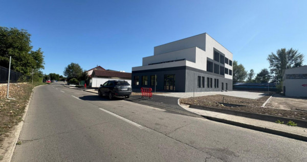 Clădire modernă P+2 cu parcare proprie - str. Tineretului