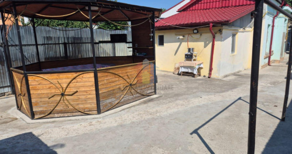 Casa 4 camere din Caramida,zona Centrala, pretabil pentru 2