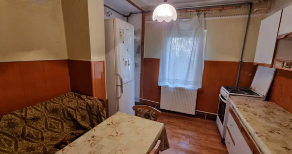 Apartament 3 camere, decomandat - zona Racadau