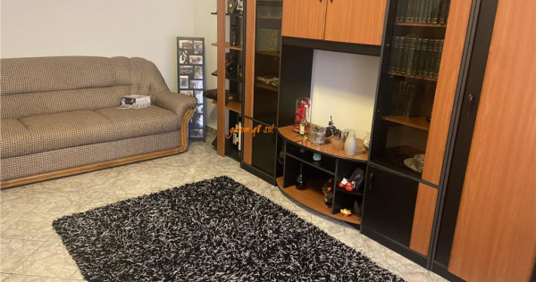 Apartament 4 camere , zona centrala -2 Stejari , decomandat