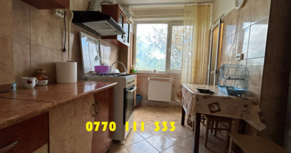 -Apartament 3 camere Decomandat, Hipodrom etaj 3, mobilat ut