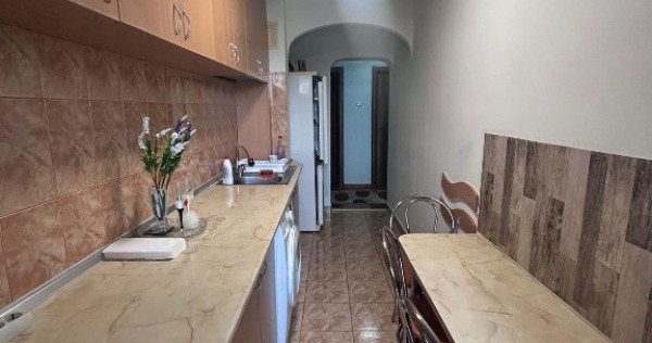 Apartament de inchiriat de 3 camere decomandat !!!