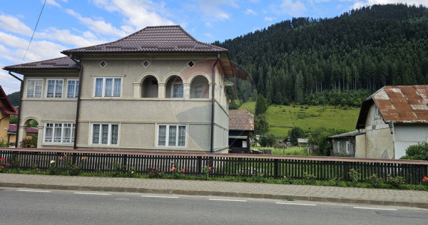 Casa 225 mp, teren intravilan 4822 mp C. Moldovenesc, Suc...