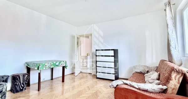 Apartament trei camere decomandat etaj intermediar