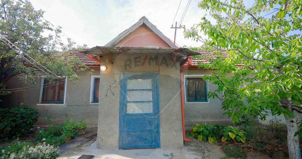 Casă cu 2 camere de v&acirc;nzare &icirc;n zona Ioșia Strada Arț...