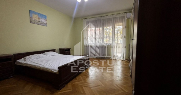 Apartament 4 camere, loc de parcare, zona Centrala