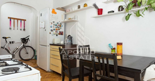 Apartament cu 3 camere, decomandat, etaj intermediar, zon...
