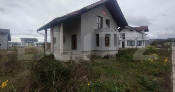 Casa de 140 mp, pe 2 nivele, 4 camere, oras Beclean