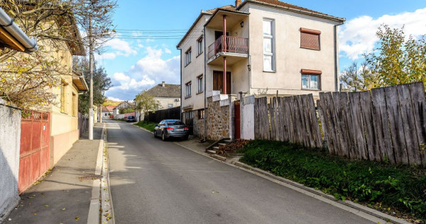 Casă din cărămidă cu 8 camere – zonă liniștită, ...